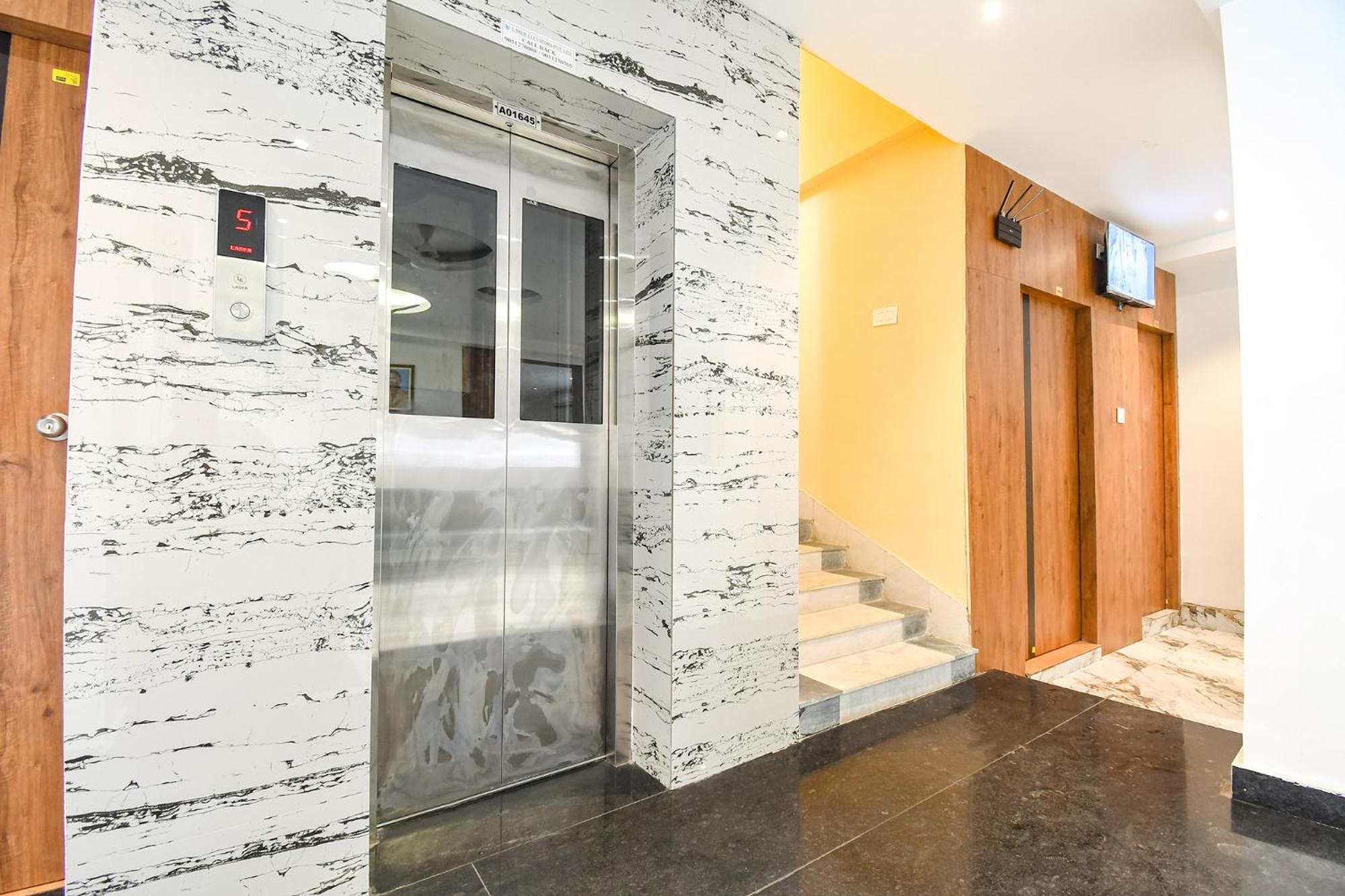 Fabhotel Prime The Golden Plaza - Nr Tarapith Temple Eksteriør billede